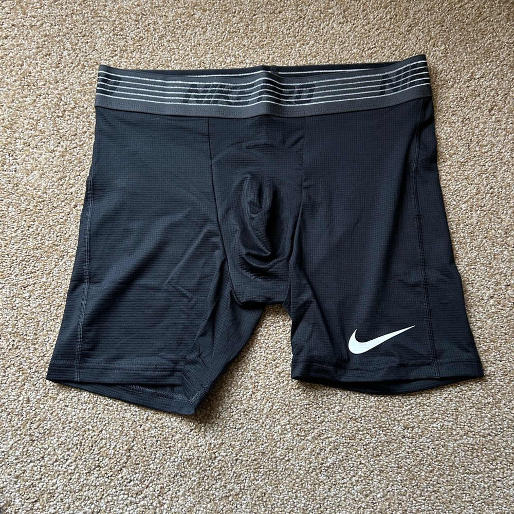 MENS Nike Pro Compression Shorts Size Large NWT